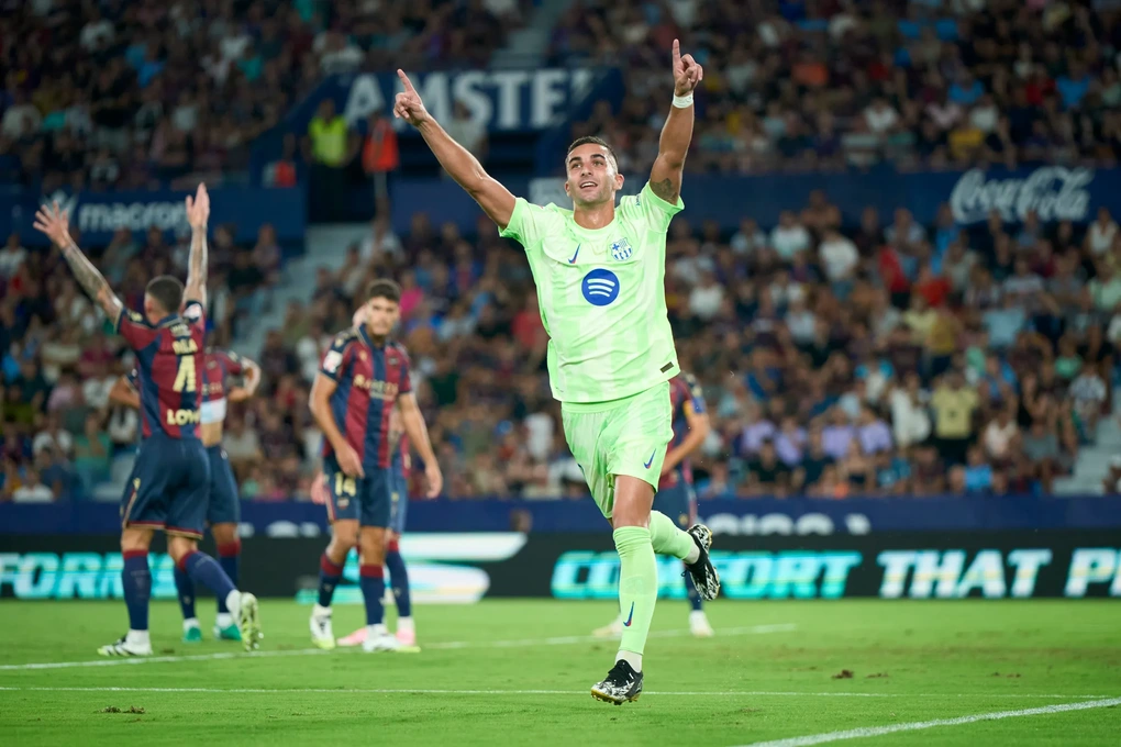 Lamine Yamal tỏa sáng giúp Barcelona ngược dòng giành chiến thắng - 1 Lamine Yamal tỏa sáng giúp Barcelona ngược dòng giành chiến thắng - 1