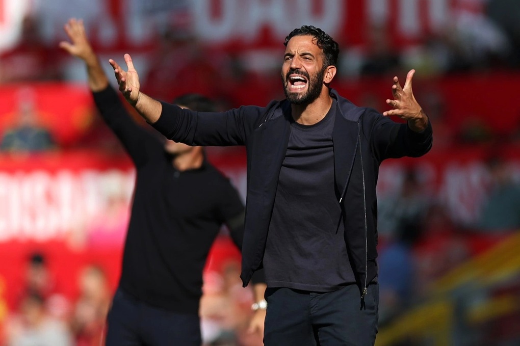 Lập kỷ lục tệ hại khi Man Utd thua, HLV Ruben Amorim tuyên bố bất ngờ - 1 Lập kỷ lục tệ hại khi Man Utd thua, HLV Ruben Amorim tuyên bố bất ngờ - 1