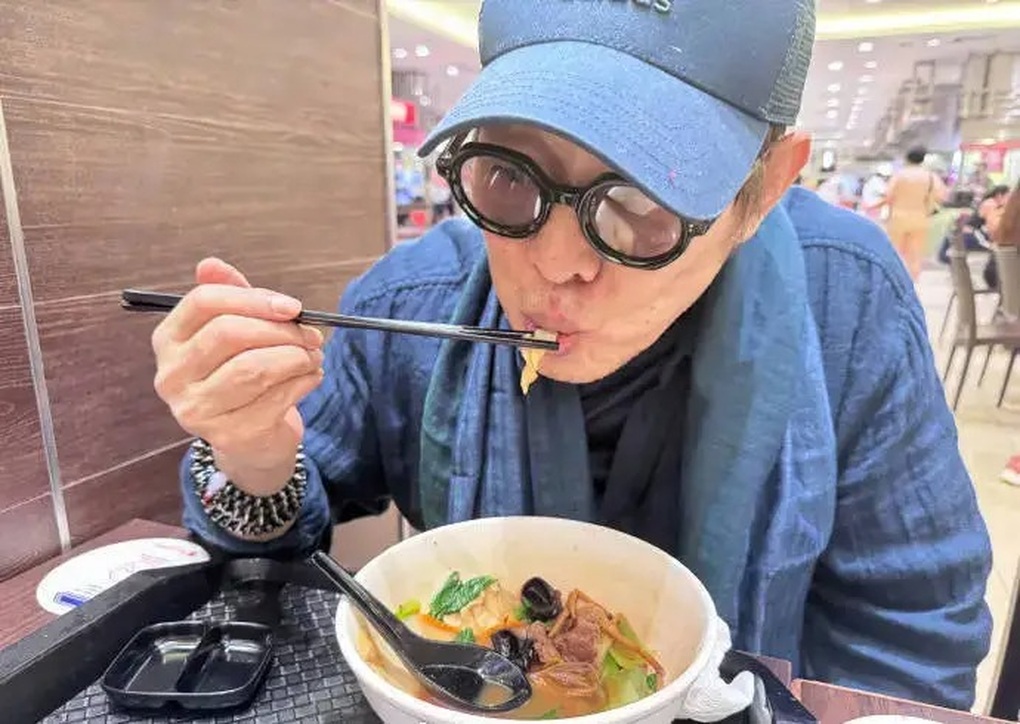 Lý Liên Kiệt xuất viện, đăng ảnh vui vẻ ăn mì để trấn an người hâm mộ - 1 Lý Liên Kiệt xuất viện, đăng ảnh vui vẻ ăn mì để trấn an người hâm mộ - 1