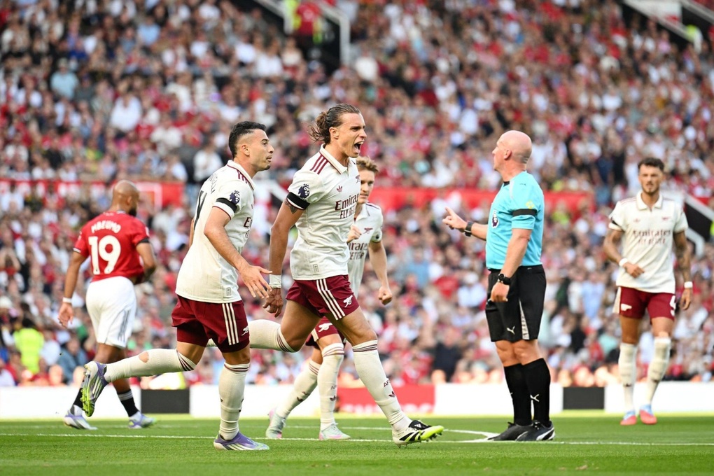 Man Utd trắng tay trước Arsenal tại Old Trafford - 1