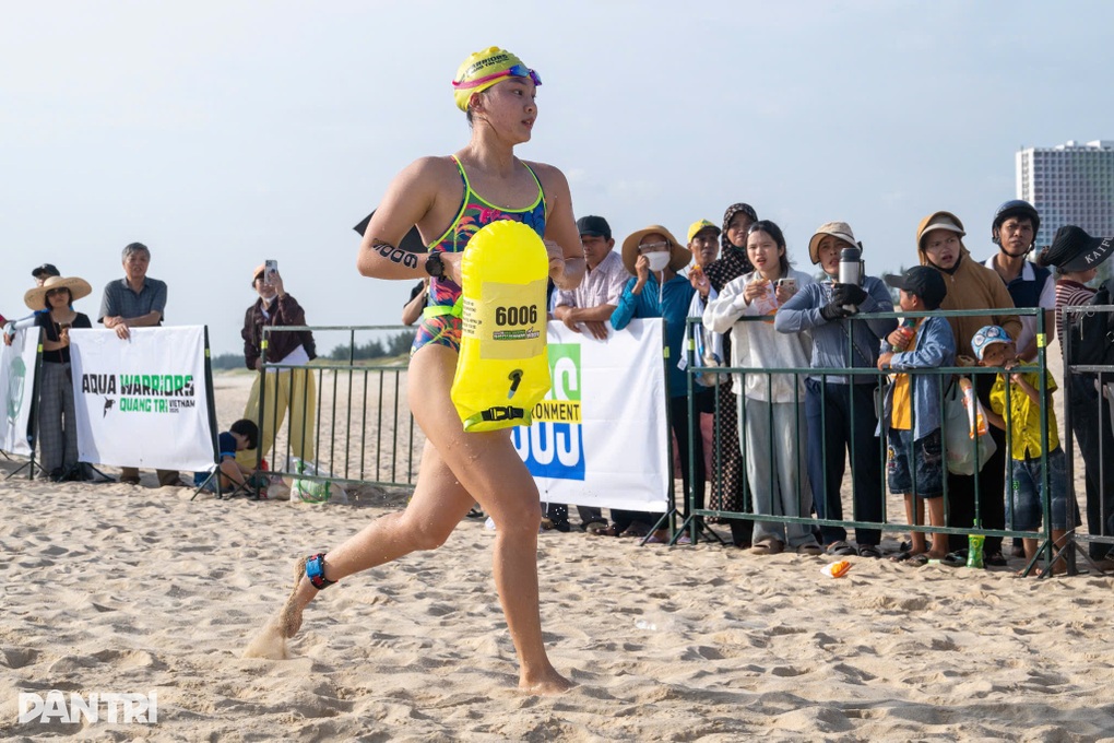 Những VĐV tài năng, xinh đẹp ở Aqua và Quảng Trị International Marathon - 1 Những VĐV tài năng, xinh đẹp ở Aqua và Quảng Trị International Marathon - 1
