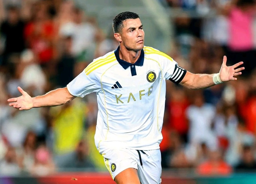 Phản ứng bất ngờ của C.Ronaldo khi không được đề cử Quả bóng vàng - 1 Phản ứng bất ngờ của C.Ronaldo khi không được đề cử Quả bóng vàng - 1