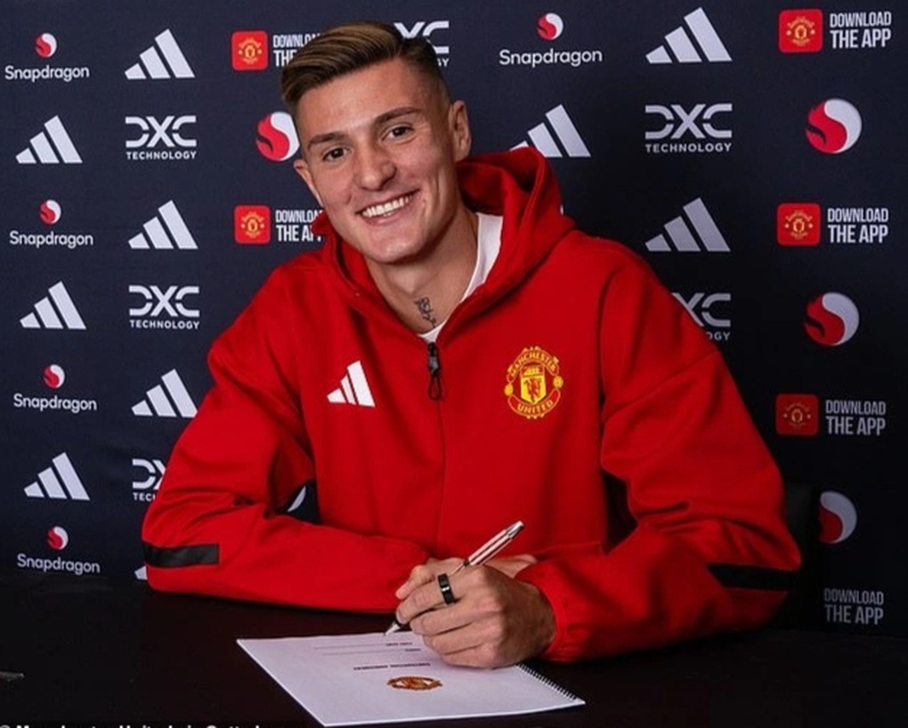 Tiết lộ lý do Man Utd chiêu mộ bằng được Benjamin Sesko - 1