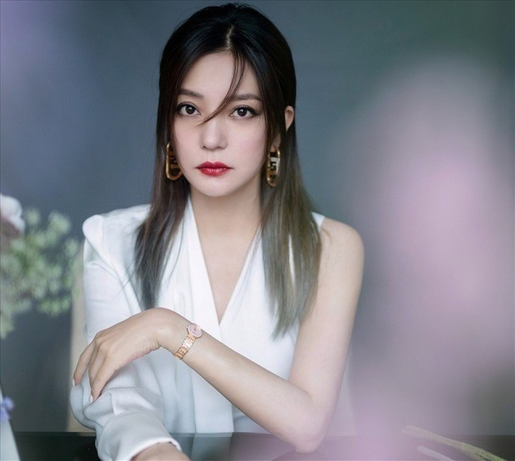 Triệu Vy bị đóng băng hàng chục tỷ đồng, cấm giao dịch cổ phiếu - 1