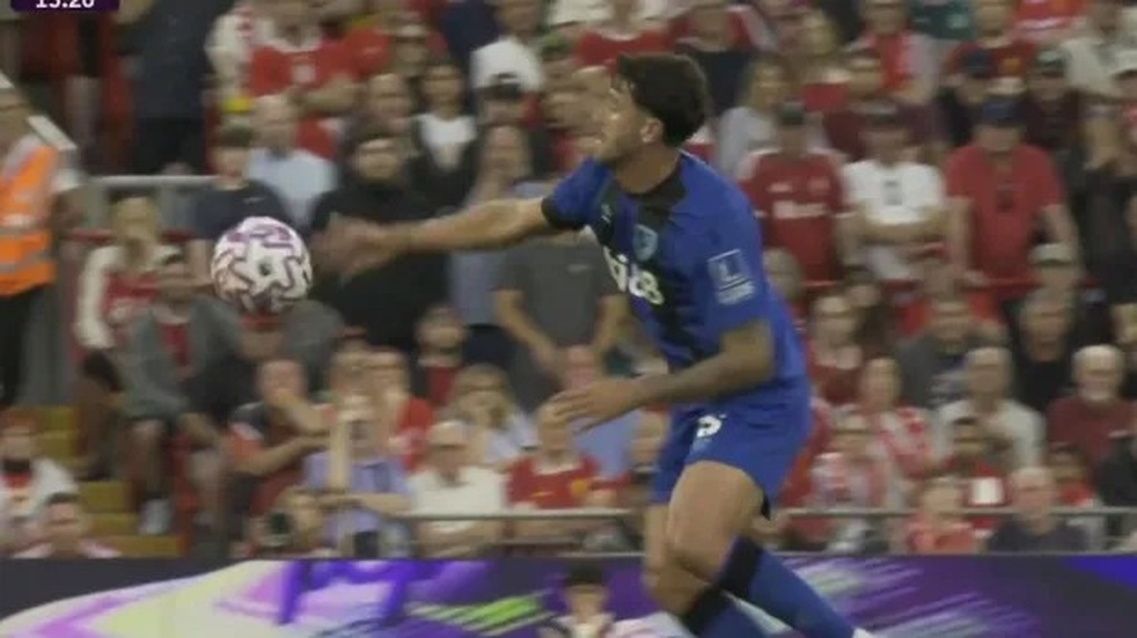 VAR bị chỉ trích vì sai lầm nghiêm trọng trong chiến thắng của Liverpool - 1 VAR bị chỉ trích vì sai lầm nghiêm trọng trong chiến thắng của Liverpool - 1