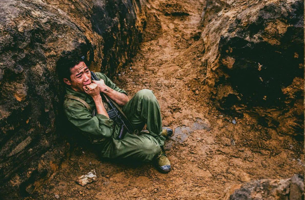 VĐV quốc gia vào vai Tấn “Mưa đỏ”, hé lộ hậu trường cảnh ăn rắn đầy ám ảnh - 1 VĐV quốc gia vào vai Tấn “Mưa đỏ”, hé lộ hậu trường cảnh ăn rắn đầy ám ảnh - 1