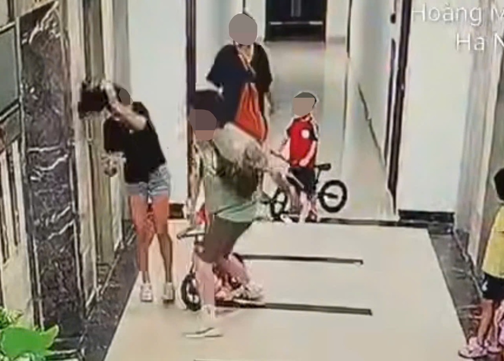 Xác minh vụ người đàn ông xăm trổ hành hung phụ nữ trong khu chung cư - 1
