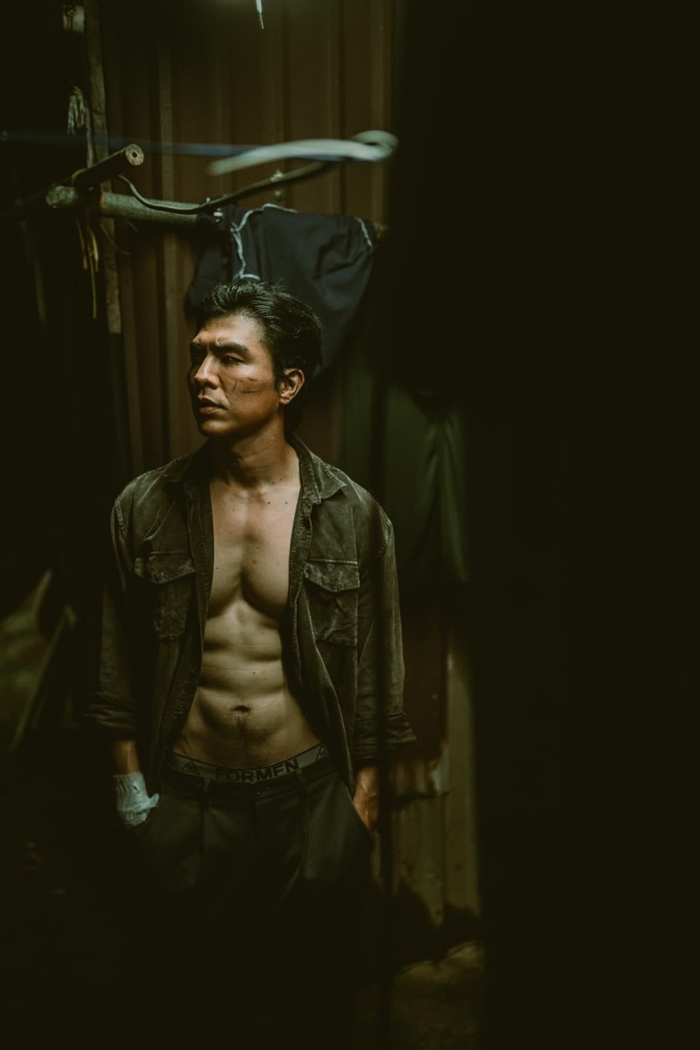 Hé lộ bất ngờ về mỹ nam phản diện cao gần 1,8m, gây sốt trong phim “Mưa đỏ” - 5 Hé lộ bất ngờ về mỹ nam phản diện cao gần 1,8m, gây sốt trong phim “Mưa đỏ” - 5