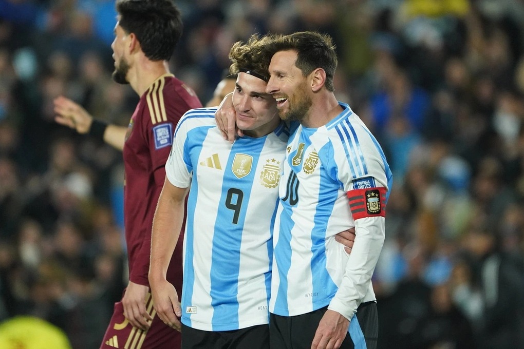 Lionel Messi bật khóc, tỏa sáng rực rỡ trong trận đấu cuối cùng ở Argentina - 2 Lionel Messi bật khóc, tỏa sáng rực rỡ trong trận đấu cuối cùng ở Argentina - 2