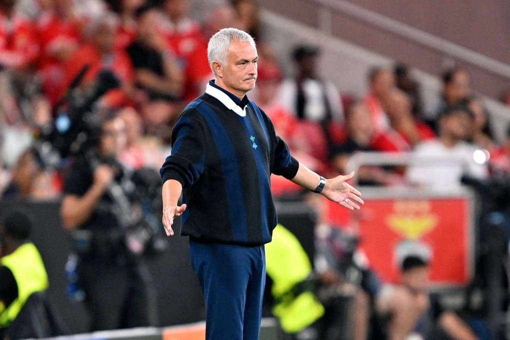 Lý do thực sự khiến HLV Mourinho bỗng dưng bị sa thải - 2 Lý do thực sự khiến HLV Mourinho bỗng dưng bị sa thải - 2
