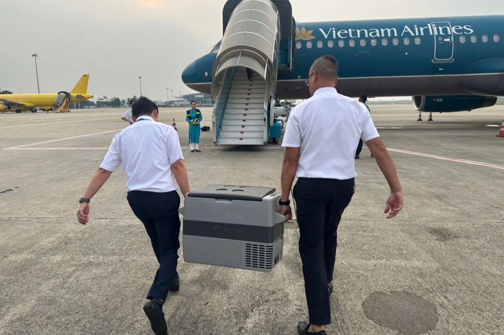 Máy bay lùi giờ để hộ tống trái tim mang sứ mệnh thắp lên cuộc đời mới - 2 Máy bay lùi giờ để hộ tống trái tim mang sứ mệnh thắp lên cuộc đời mới - 2