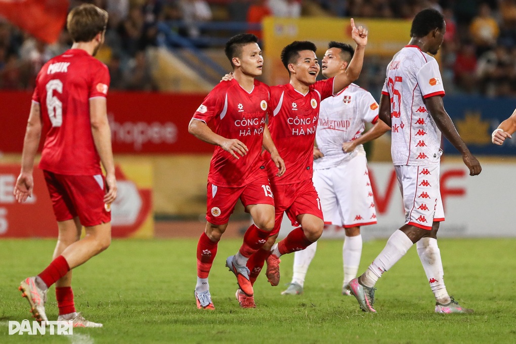 Quang Hải ghi bàn giúp CLB Công an Hà Nội vươn lên dẫn đầu V-League - 2