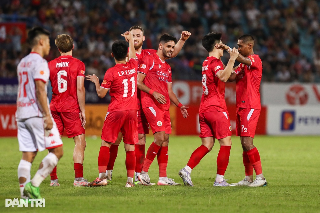 Quang Hải ghi bàn giúp CLB Công an Hà Nội vươn lên dẫn đầu V-League - 4