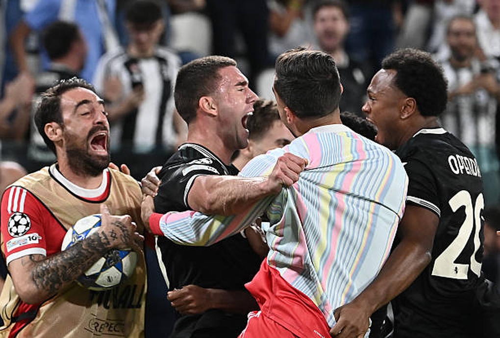 Rượt đuổi tỷ số nghẹt thở, Juventus hòa Dortmund trong trận cầu 8 bàn thắng - 2