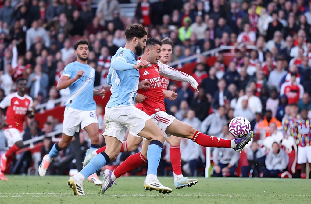 Arsenal thoát thua Man City nhờ bàn thắng ở phút bù giờ - 2