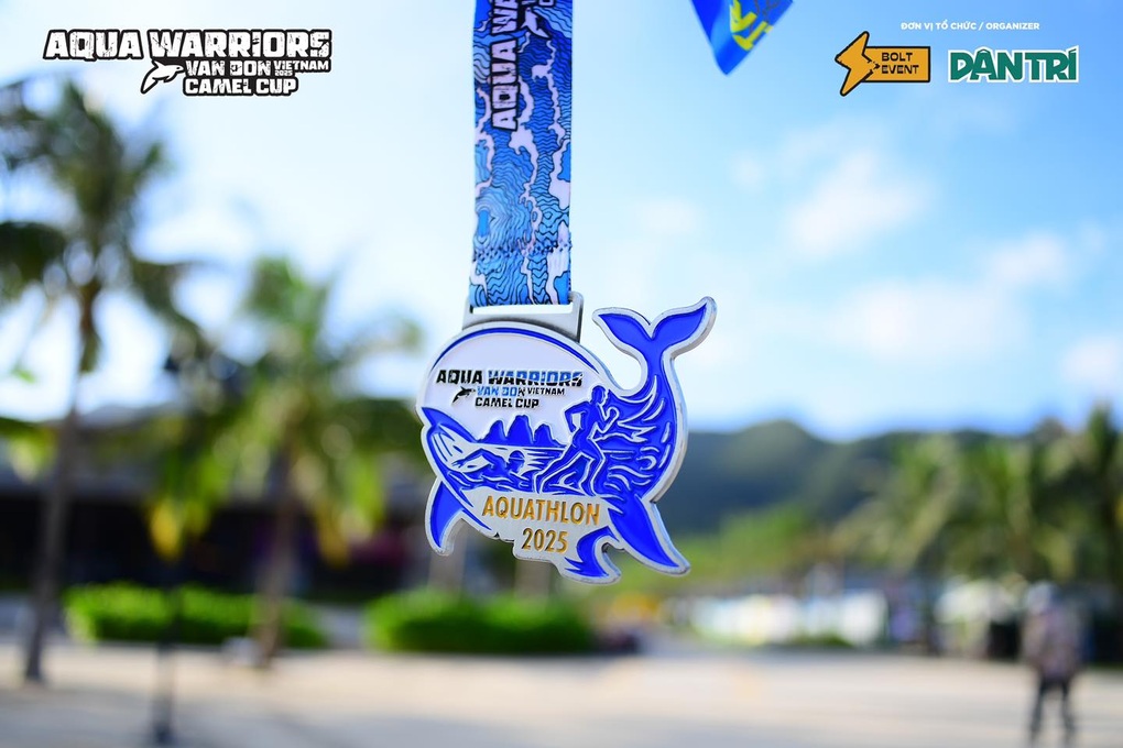Huy chương và áo finisher tại Aqua Warriors Vân Đồn 2025 - Camel Cup - 2