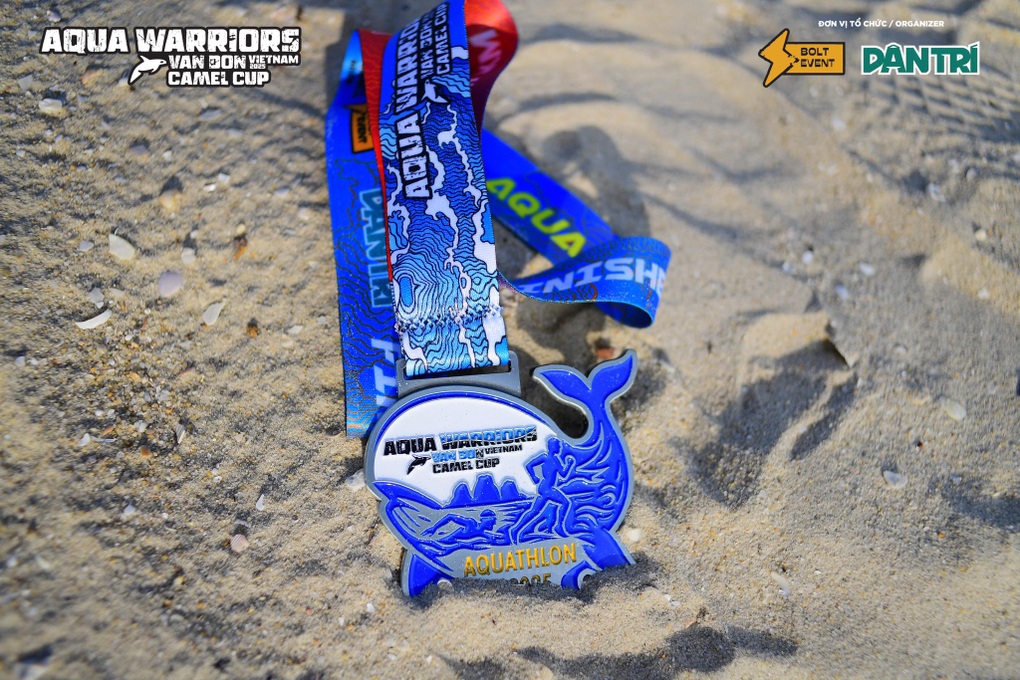 Huy chương và áo finisher tại Aqua Warriors Vân Đồn 2025 - Camel Cup - 3