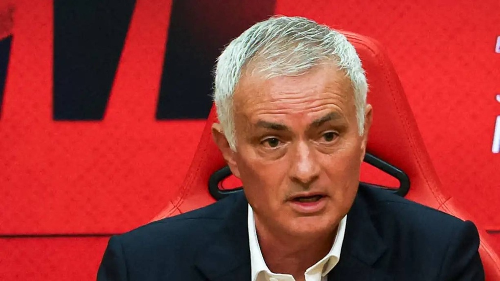 HLV Mourinho tuyên bố bất ngờ về mức lương ở CLB mới - 2
