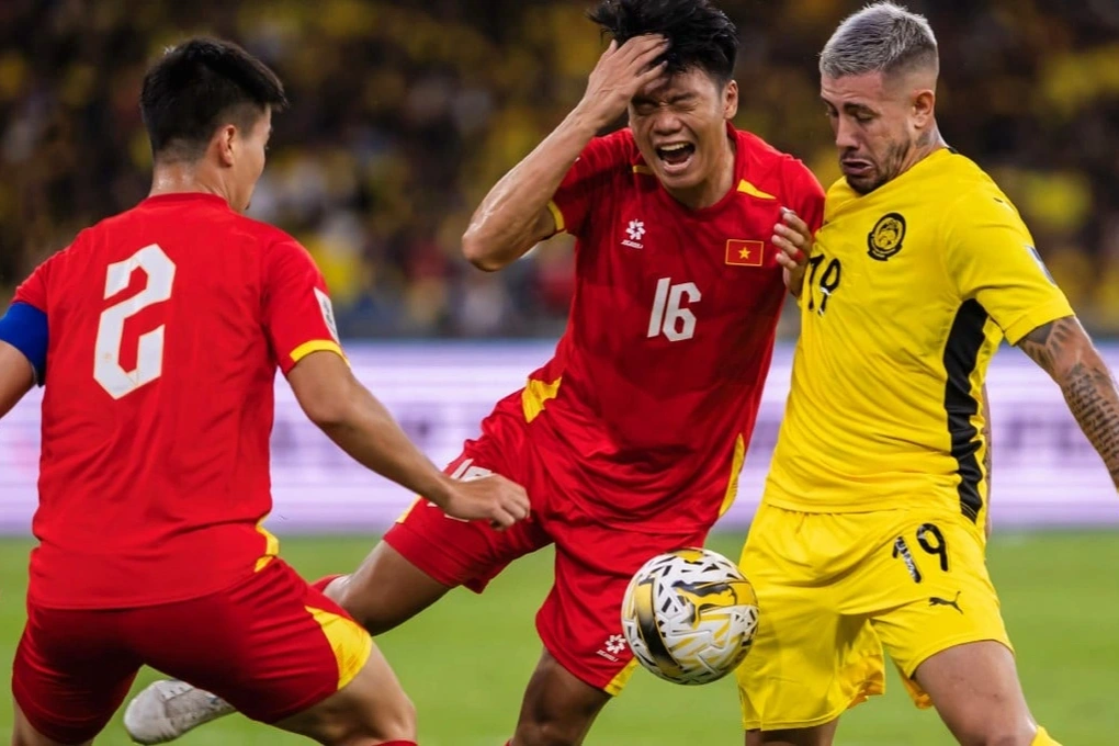 Tuyển Malaysia bị sốc, tuyên bố đanh thép khi nhận án phạt từ FIFA - 2