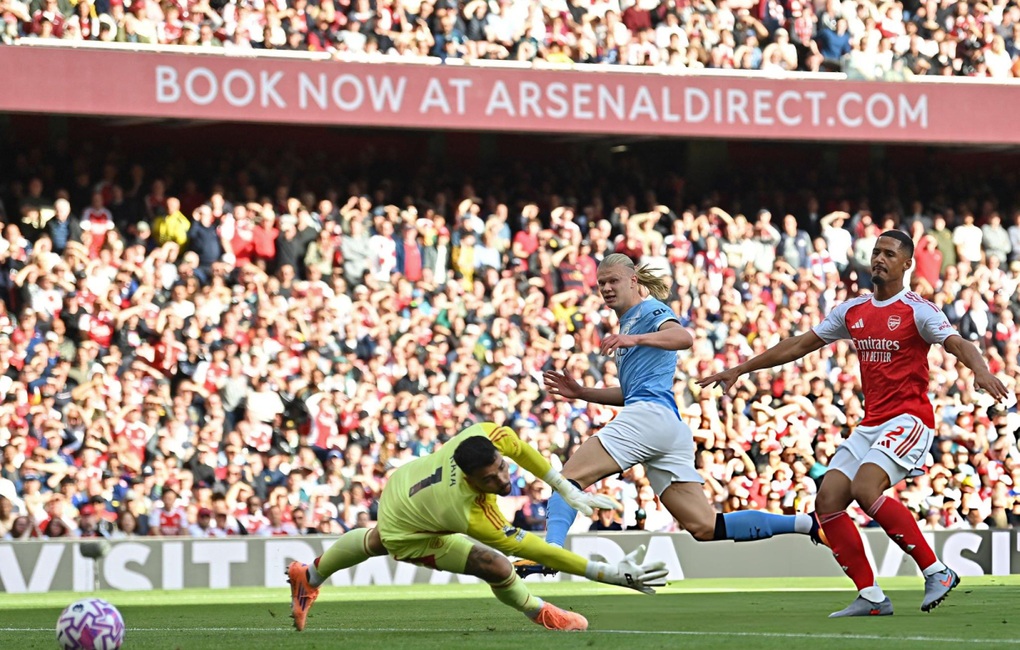 Arsenal thoát thua Man City nhờ bàn thắng ở phút bù giờ - 1