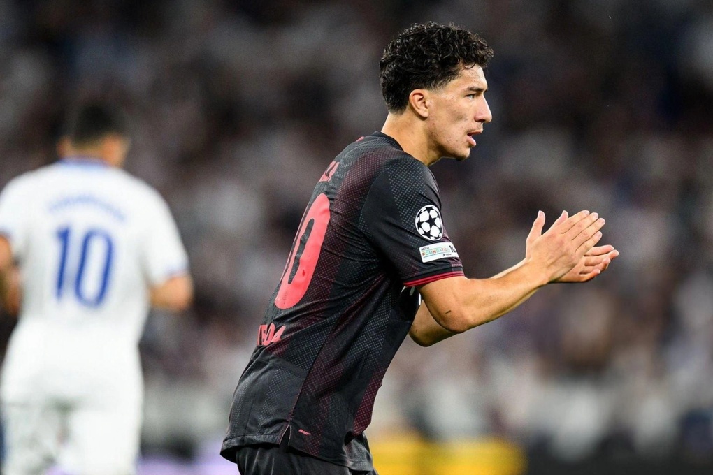 Cầu thủ gốc Việt đắt giá nhất thế giới làm nên lịch sử ở Champions League - 1