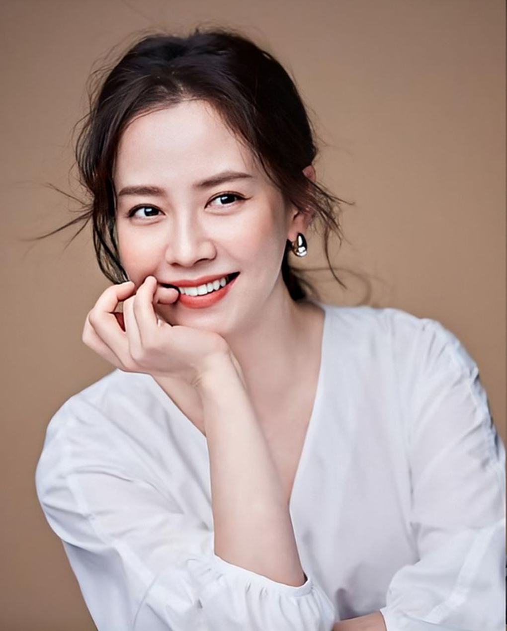 Chị đẹp Song Ji Hyo xuất hiện rạng rỡ tại Việt Nam đúng dịp đại lễ - 5 Chị đẹp Song Ji Hyo xuất hiện rạng rỡ tại Việt Nam đúng dịp đại lễ - 5