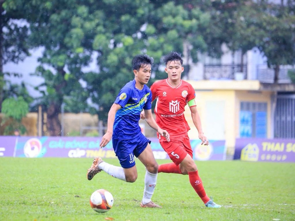 Đội bóng đầu tiên vào tứ kết giải bóng đá U17 quốc gia 2025 - 1