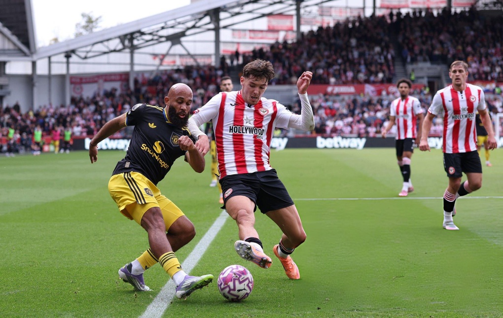 Fernandes đá hỏng phạt đền, Man Utd nhận trái đắng trước Brentford - 1