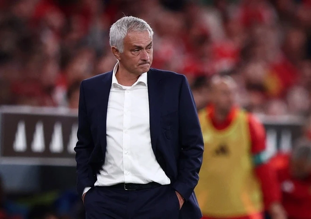 HLV Mourinho tuyên bố bất ngờ về mức lương ở CLB mới - 1