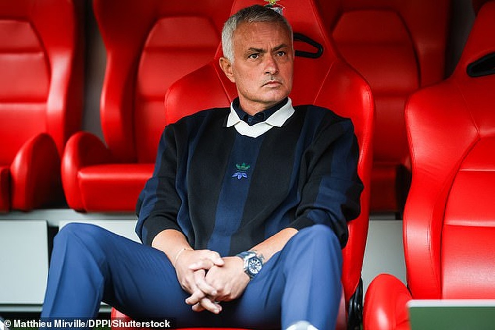Lý do thực sự khiến HLV Mourinho bỗng dưng bị sa thải - 1 Lý do thực sự khiến HLV Mourinho bỗng dưng bị sa thải - 1