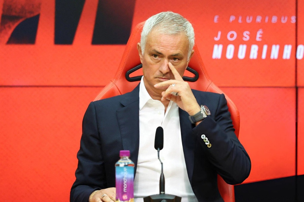 Mourinho chính thức dẫn dắt Benfica - 1