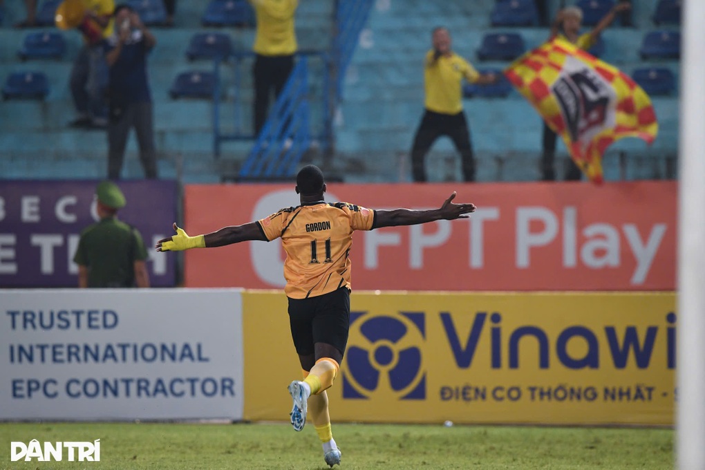 Ngoại binh toả sáng, Hà Nội FC ngược dòng đánh bại CLB Thanh Hoá - 1