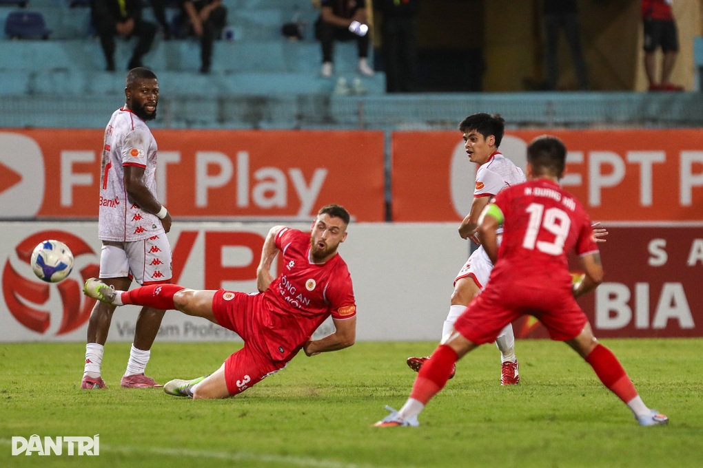 Quang Hải ghi bàn giúp CLB Công an Hà Nội vươn lên dẫn đầu V-League - 1