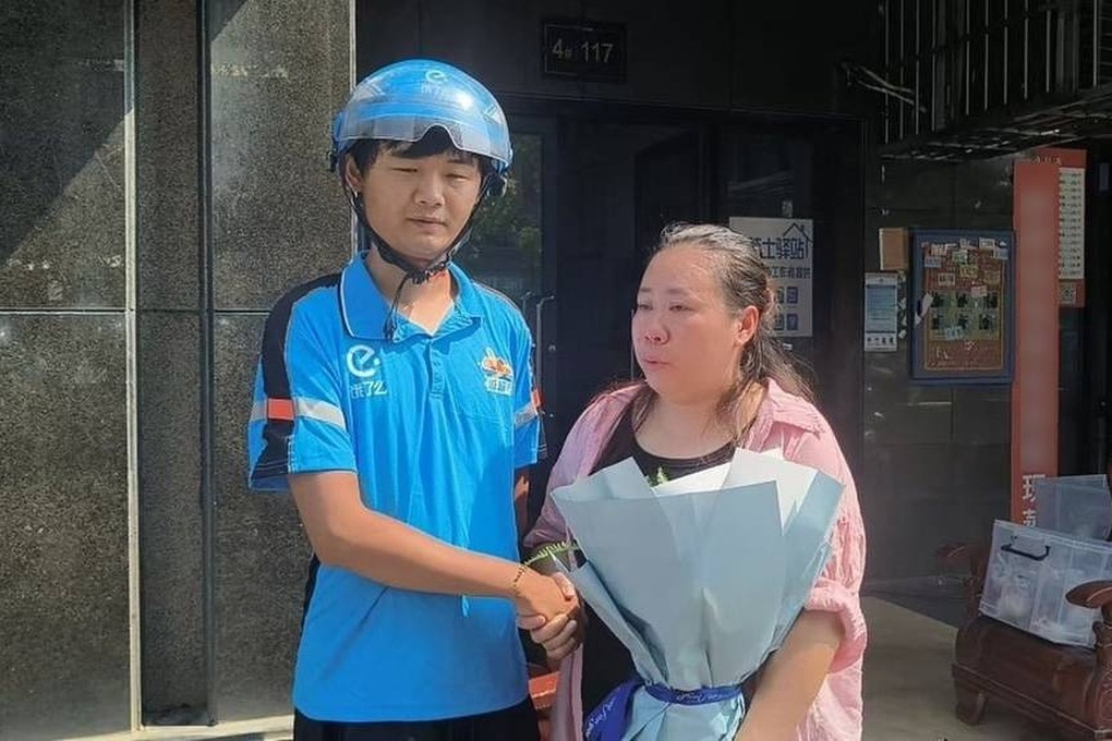 Tài xế giao hàng cứu sống bà chủ mắc kẹt trong kho lạnh - 1