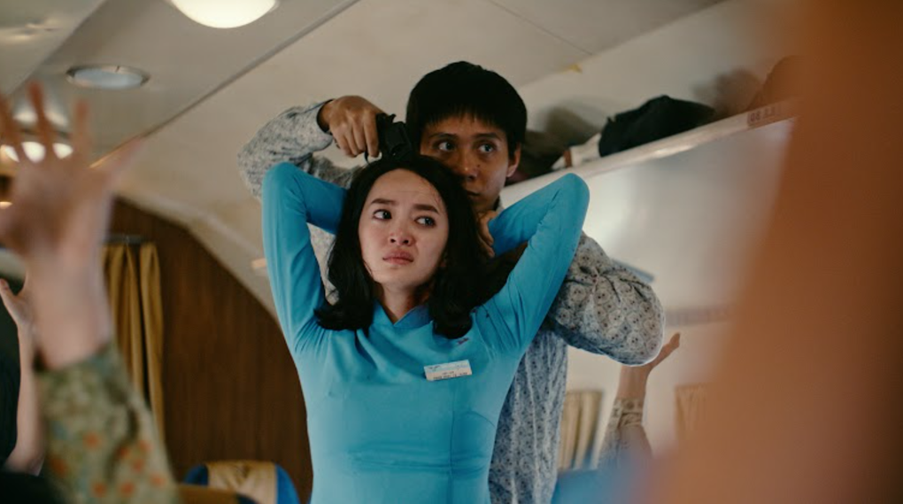 “Tử chiến trên không” vượt mốc 100 tỷ đồng sau 5 ngày công chiếu - 1