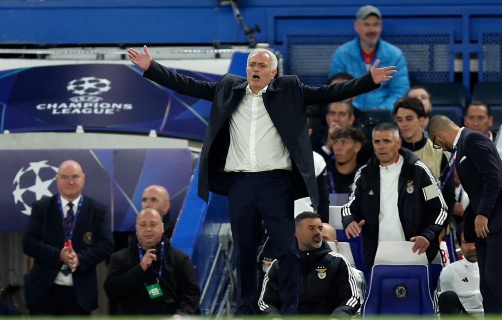 Chelsea khiến Mourinho nhận thua tại Stamford Bridge - 2