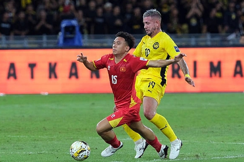 Báo Malaysia nói thẳng về nguy cơ nền bóng đá sụp đổ vì án phạt của FIFA - 1