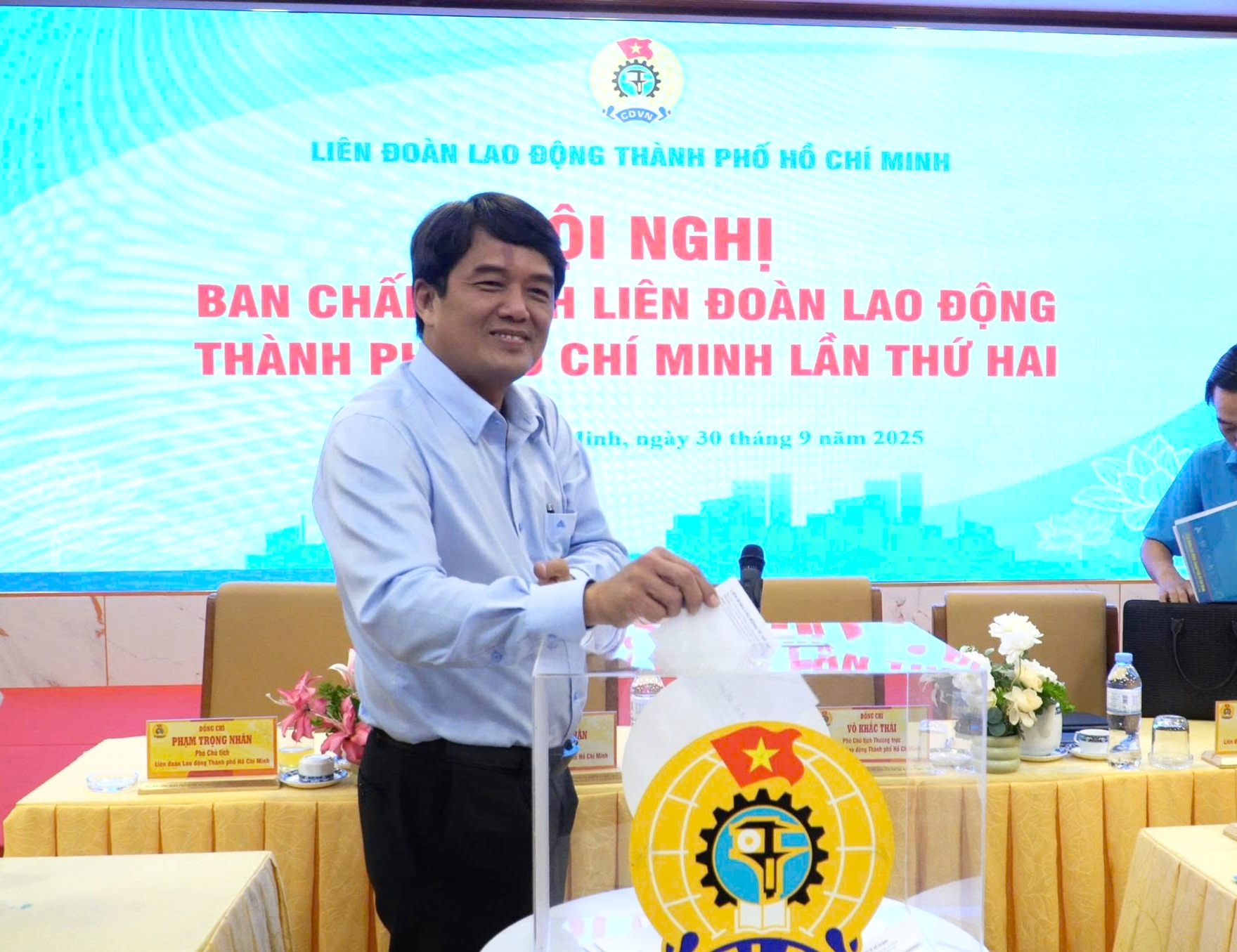 LĐLĐ TP HCM vận động cán bộ Công đoàn, đoàn viên - lao động tiếp tục chung tay ủng hộ nhân dân Cuba - Ảnh 1.