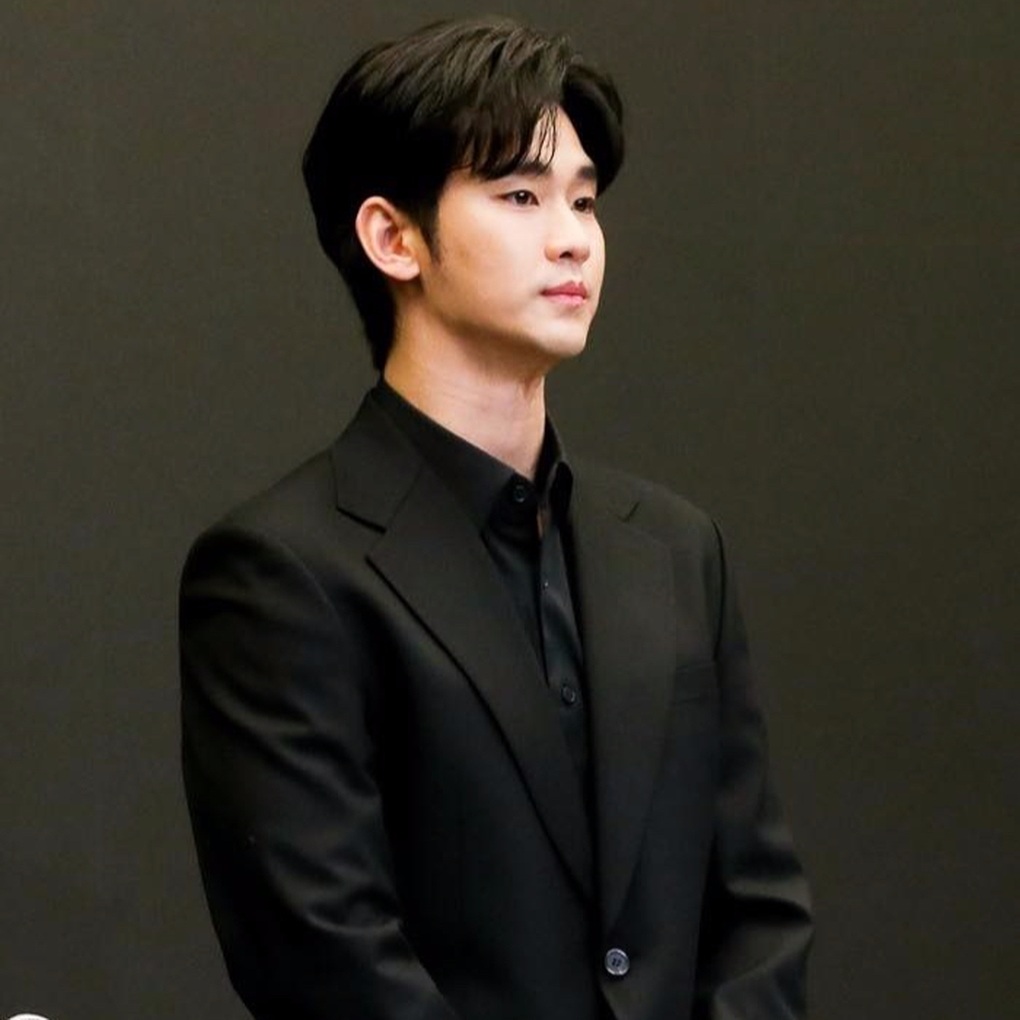 Tài tử “Nữ hoàng nước mắt” Kim Soo Hyun công bố gửi 150 lá thư cho bạn gái - 1